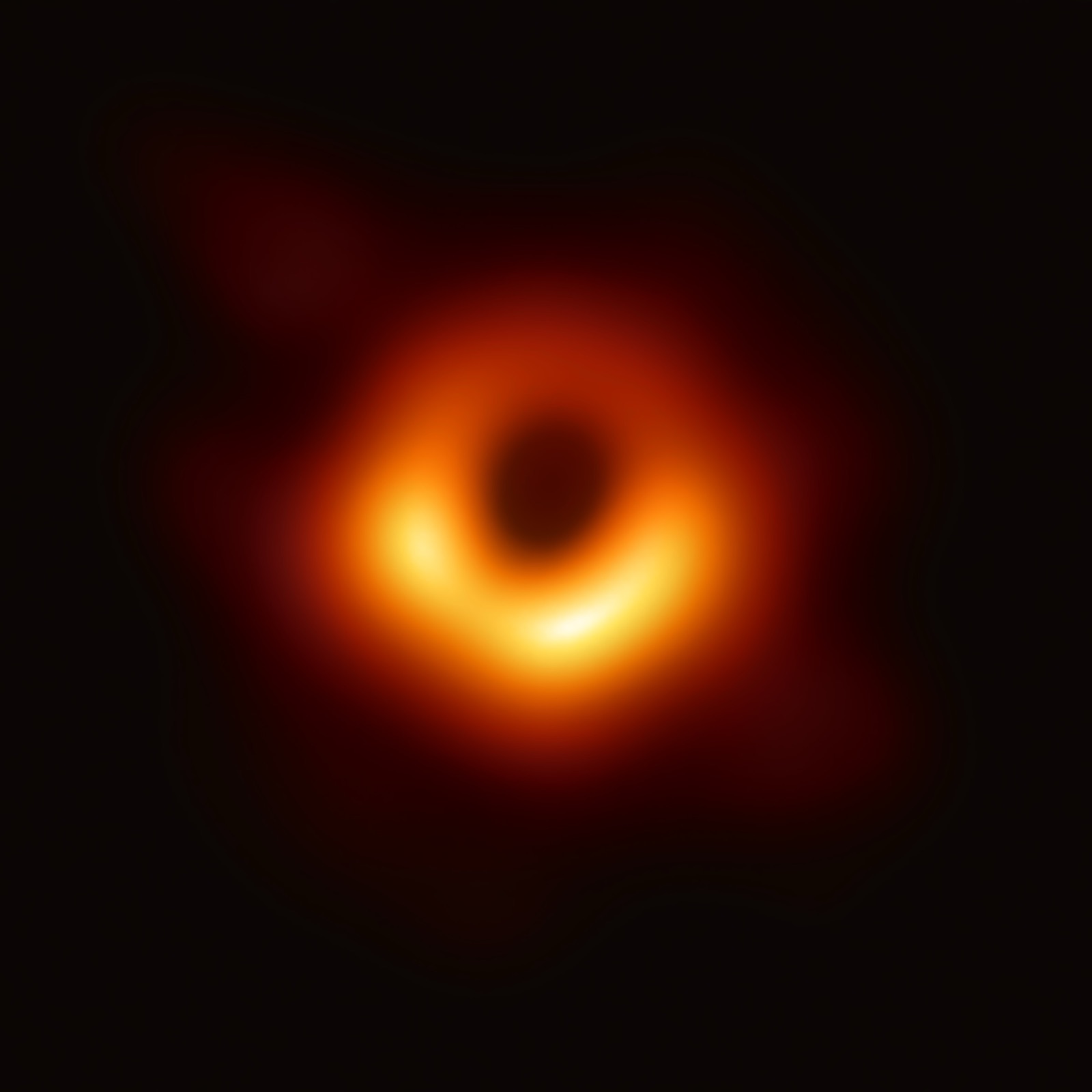 La primera imagen de un agujero negro, el del centro de la galaxia M87, presentada por el Event Horizon Telescope el 10 de abril de 2019.