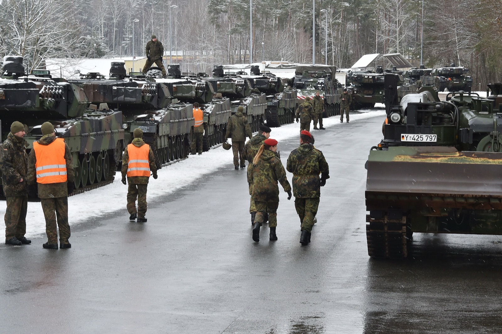 Tanques Leopard 2 del Ejército alemán preparados para reforzar la misión de la OTAN en Lituania.