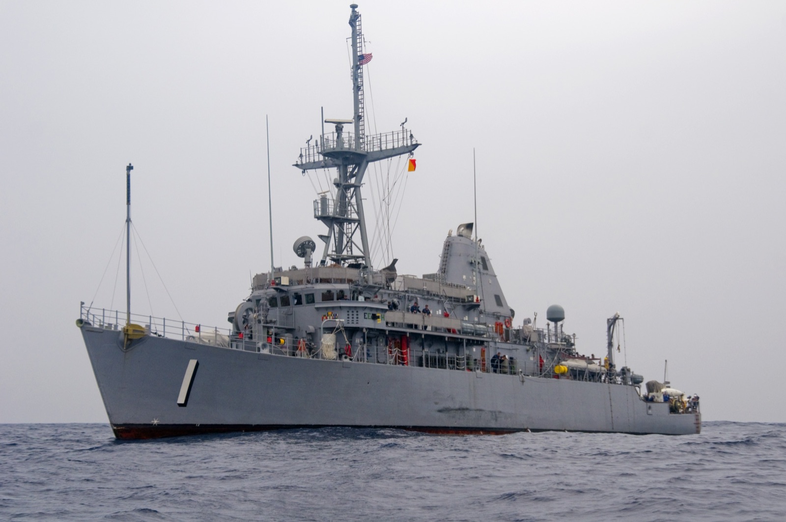 El buque cazaminas estadounidense USS Avenger, de la misma clase de barcos dedicados a la guerra de minas, en 2011.