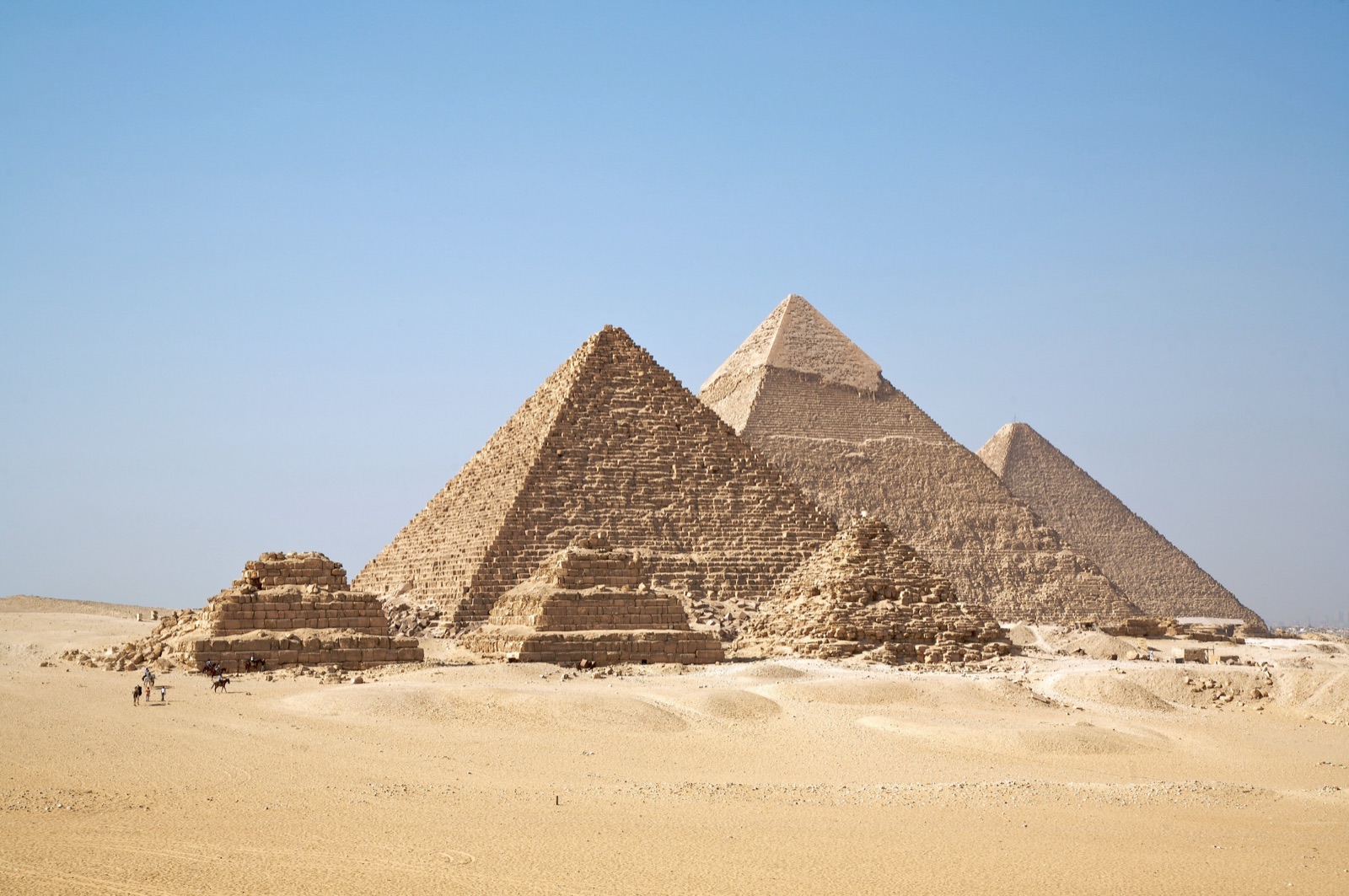 Las pirámides de Guiza, en las afueras de El Cairo. La más alta, al fondo, es la de Keops.