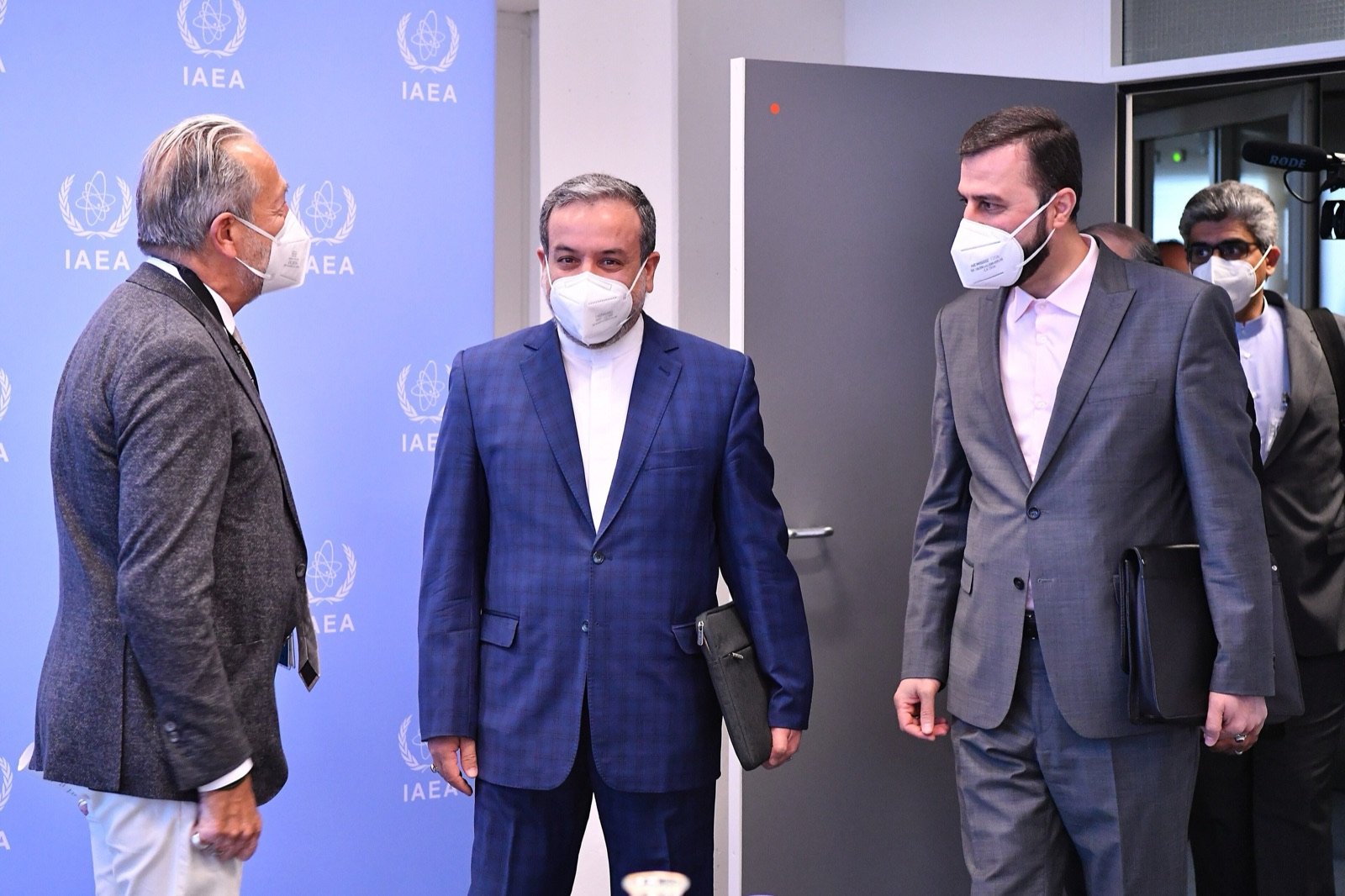 Abbas Araghchi, hoy canciller de Irán, a su llegada a una reunión en la sede del OIEA en Viena, en mayo de 2021 (archivo).