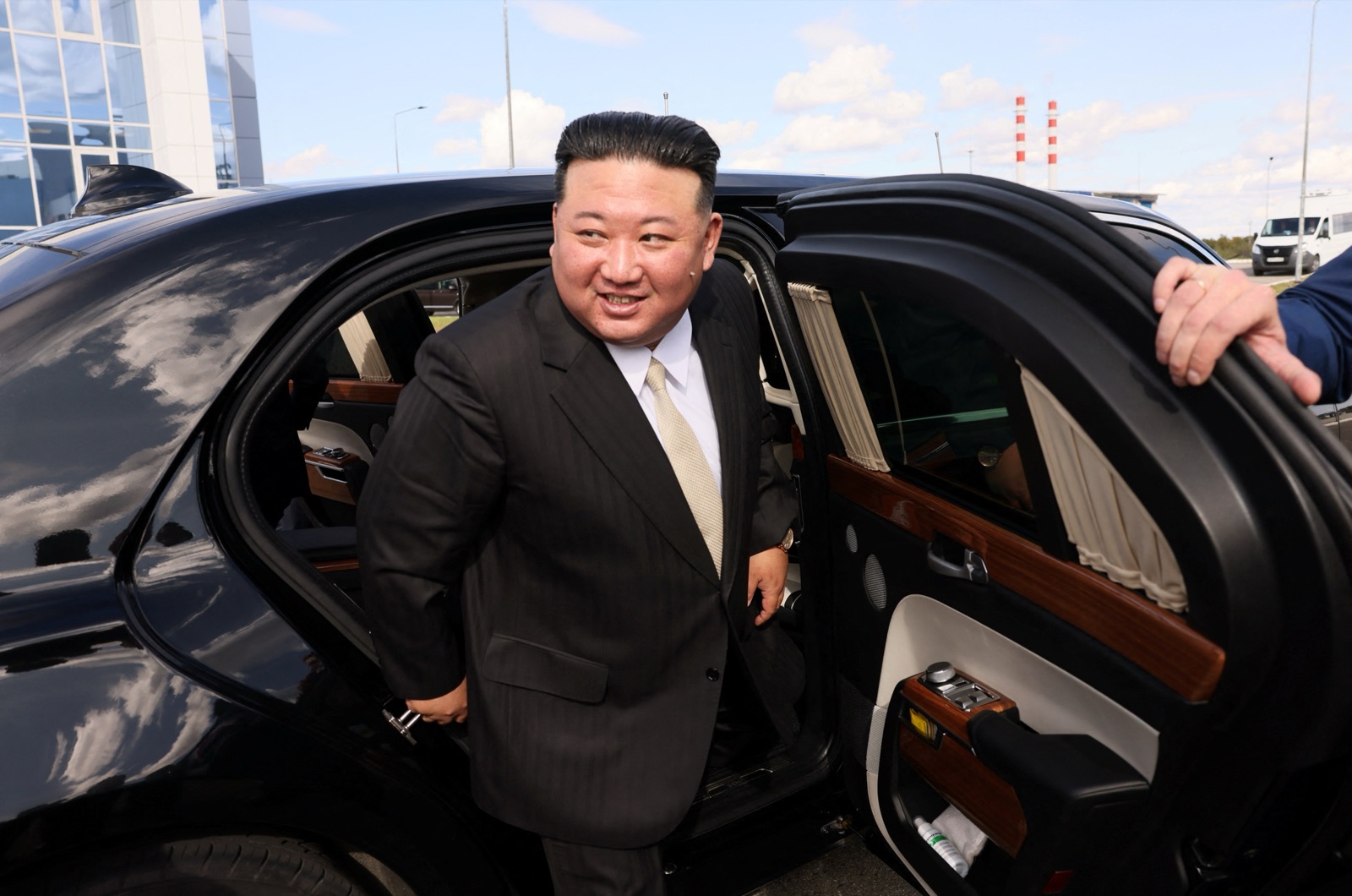 Kim Jong-un durante su visita al cosmódromo ruso de Vostochni, donde se reunió con Vladímir Putin, el 13 de septiembre de 2023.