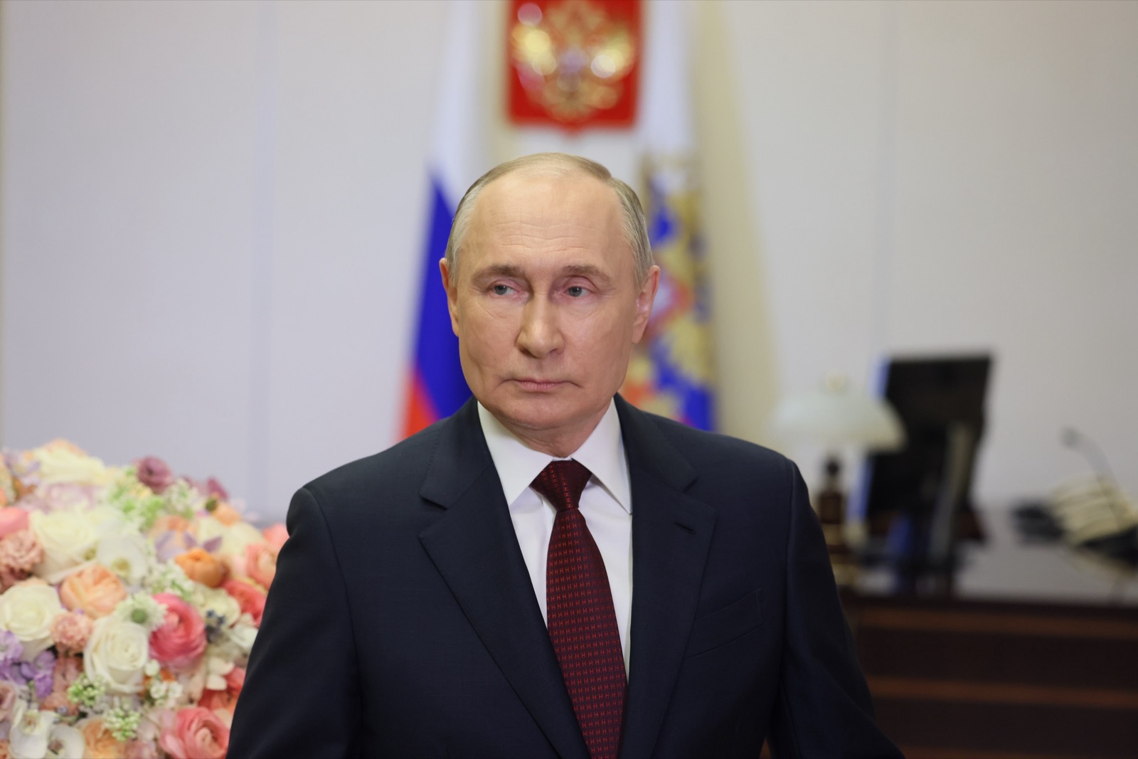 Vladímir Putin graba un mensaje en video en el Kremlin, el 8 de marzo de 2024.