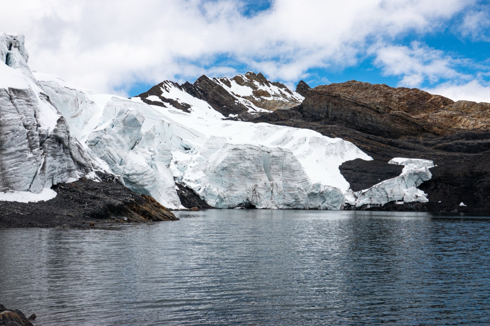 El glaciar Pastoruri, en la Cordillera Blanca del Perú, uno de los glaciares andinos que retroceden por el calentamiento global.