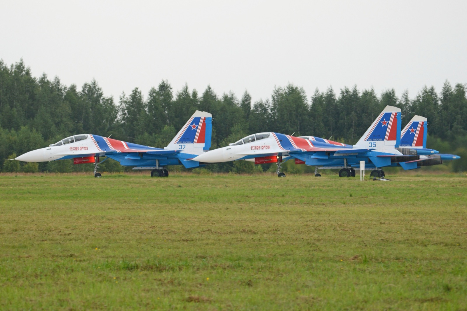 Cazas de los Caballeros Rusos en la base aérea de Kubinka, cerca de Moscú (foto de archivo, 2017).