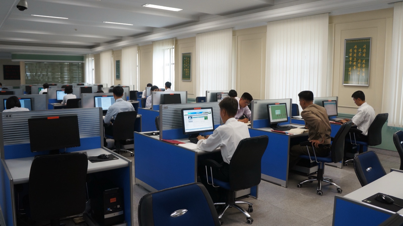 Estudiantes en una sala de computadoras de la Universidad Kim Il-sung, en Pionyang (imagen de archivo).