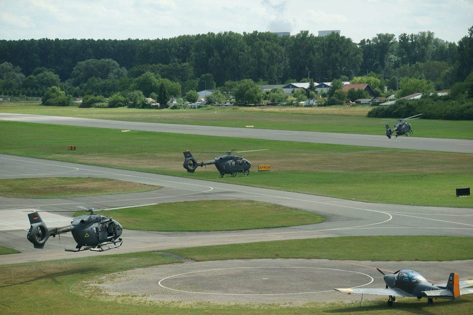 Helicópteros H145M de las fuerzas especiales alemanas durante una escala en Speyer, Alemania.