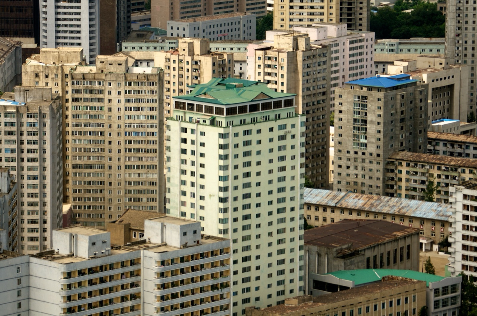 Edificios de departamentos en el centro de Pionyang, la capital norcoreana, en una foto de archivo de 2011.
