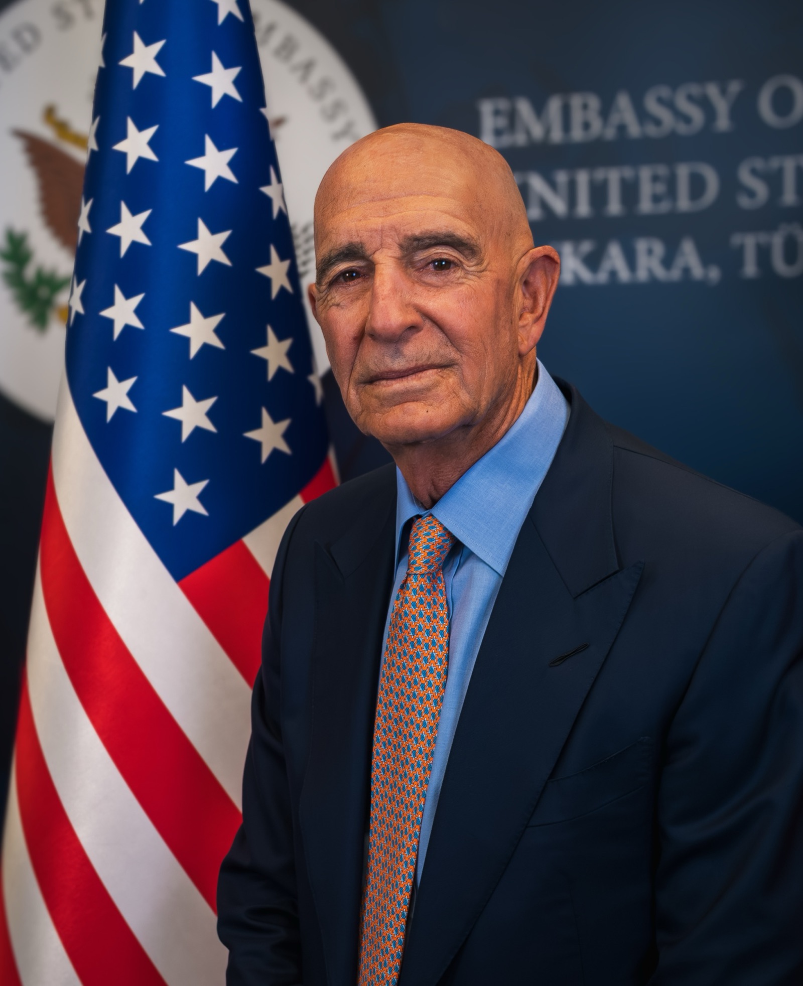 Tom Barrack, embajador de Estados Unidos en Turquía y enviado especial de Trump (retrato oficial).