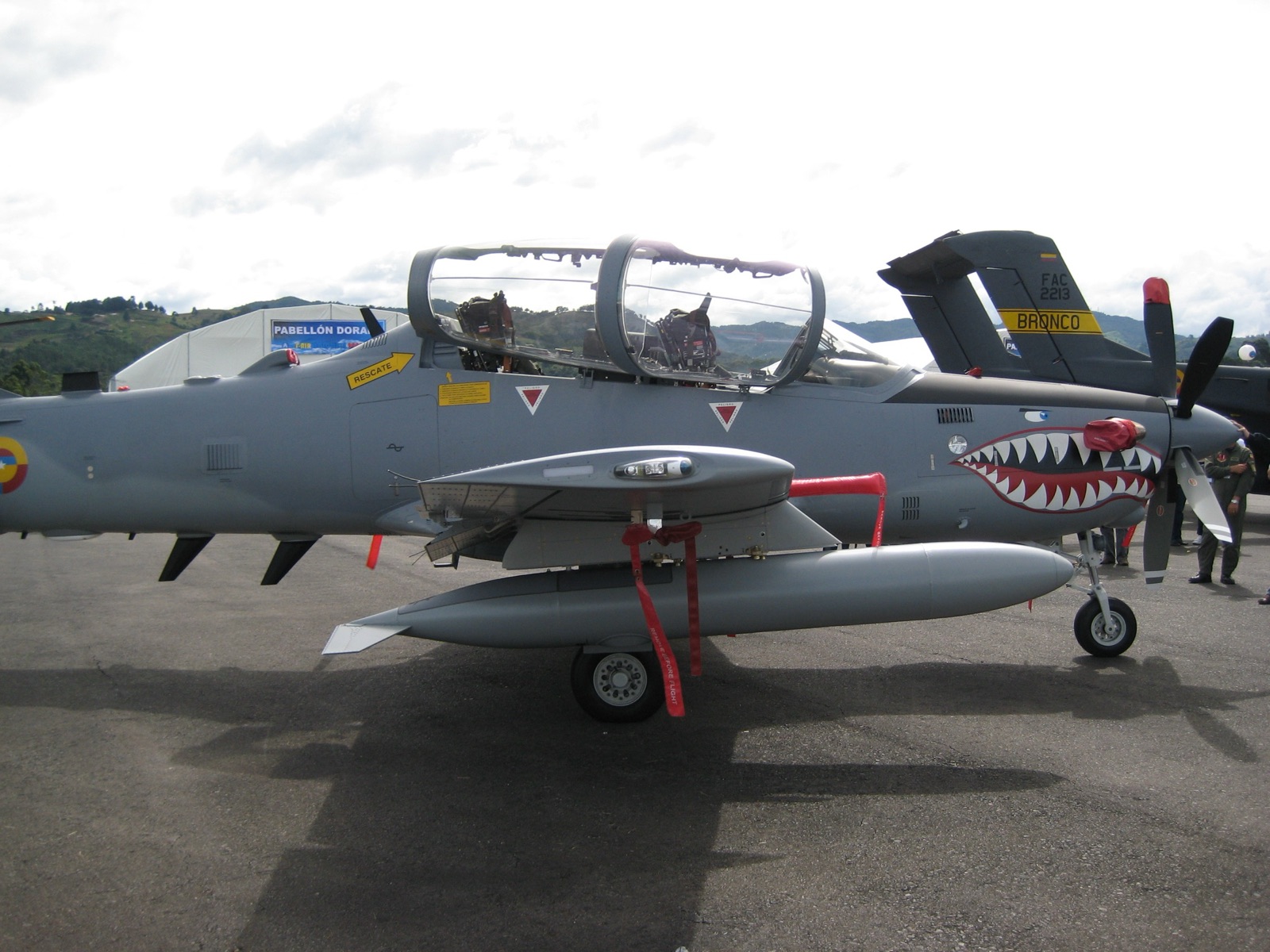 Un avión A-29 Super Tucano de la Fuerza Aérea Colombiana, modelo usado en operaciones contra grupos armados (imagen de archivo, 2008).