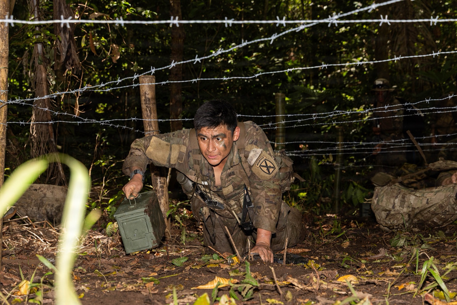 Un soldado estadounidense en el Curso de Operaciones en la Selva en Panamá, en 2026 (no corresponde exactamente a este despliegue).