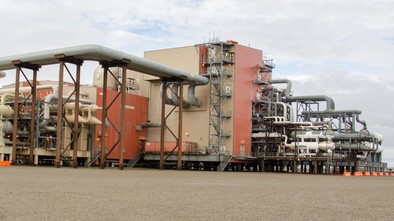 Instalación central de gas en Prudhoe Bay, en el North Slope de Alaska, la zona donde Polar Train LNG quiere construir su terminal (foto de archivo).