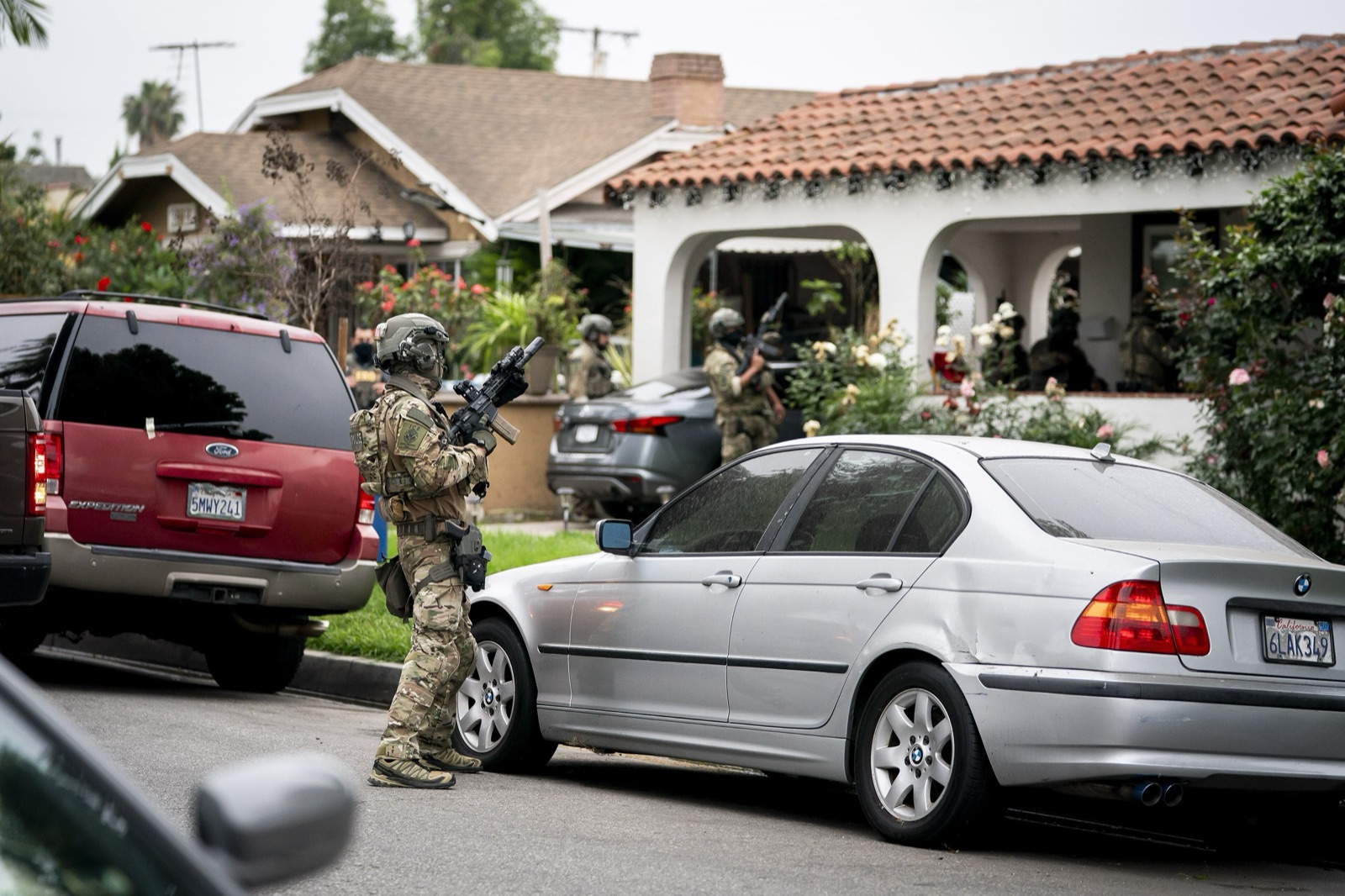Agentes del ICE durante un operativo en Los Ángeles, California, el 12 de junio de 2025 (imagen de archivo).