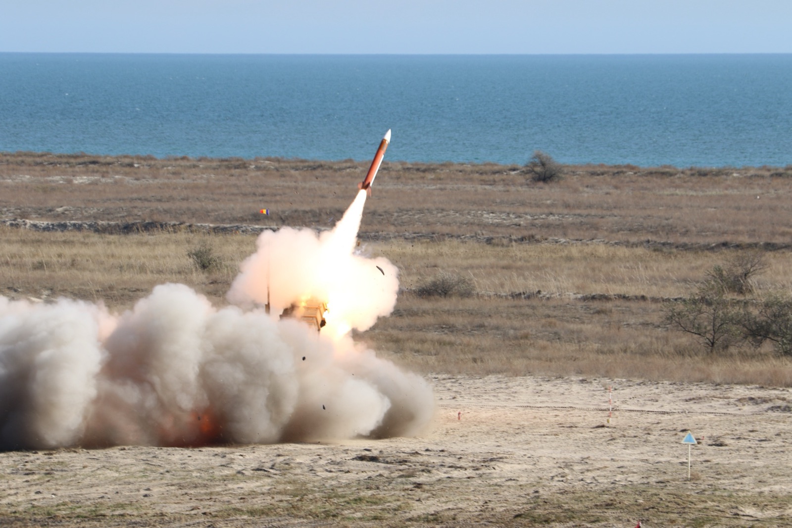 Lanzamiento de un misil Patriot durante el primer ejercicio de fuego real del ejército de Rumania con este sistema, en noviembre de 2023. Imagen de archivo.