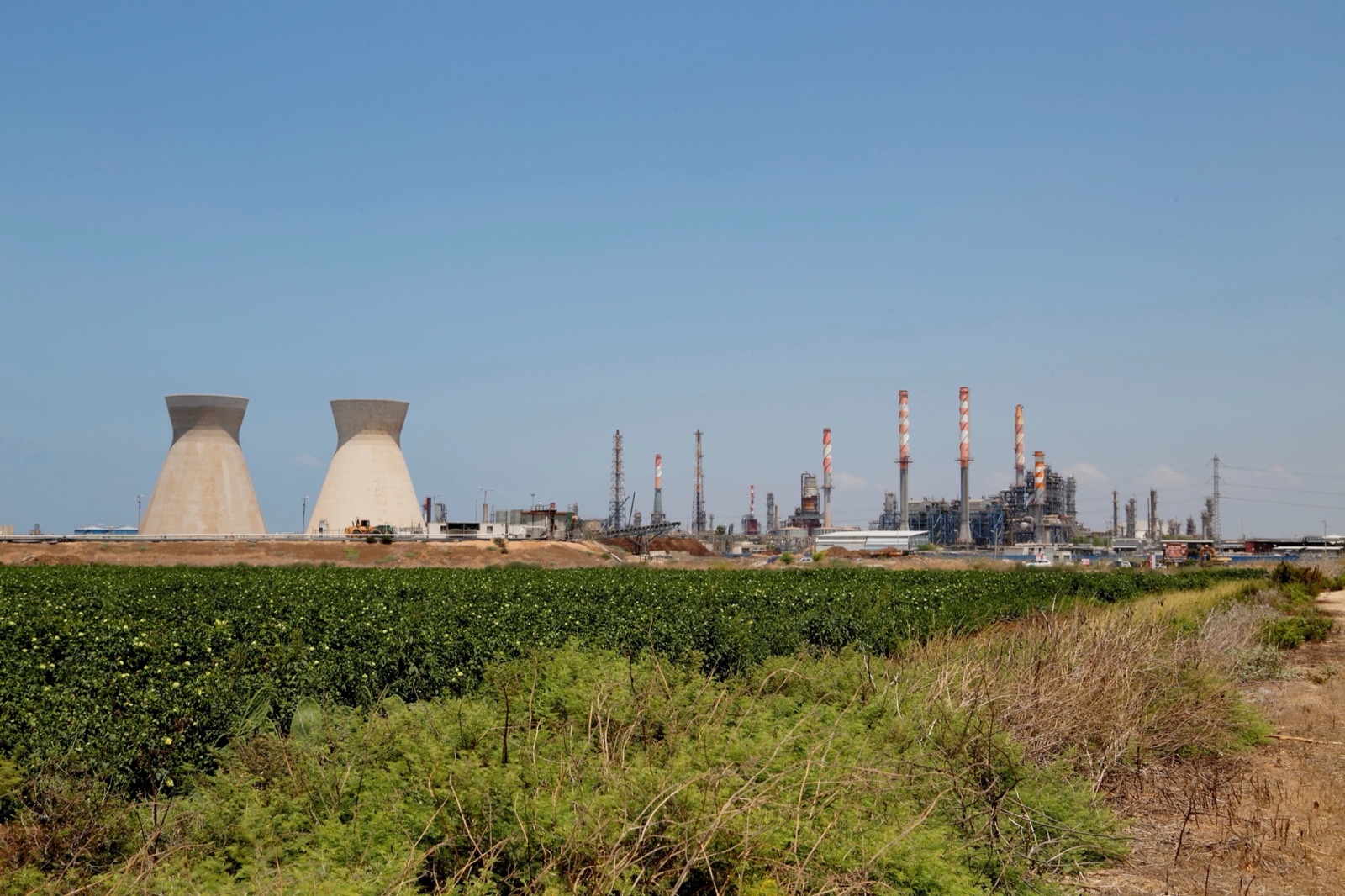 Refinería de Bazán, en la bahía de Haifa, la mayor de Israel.