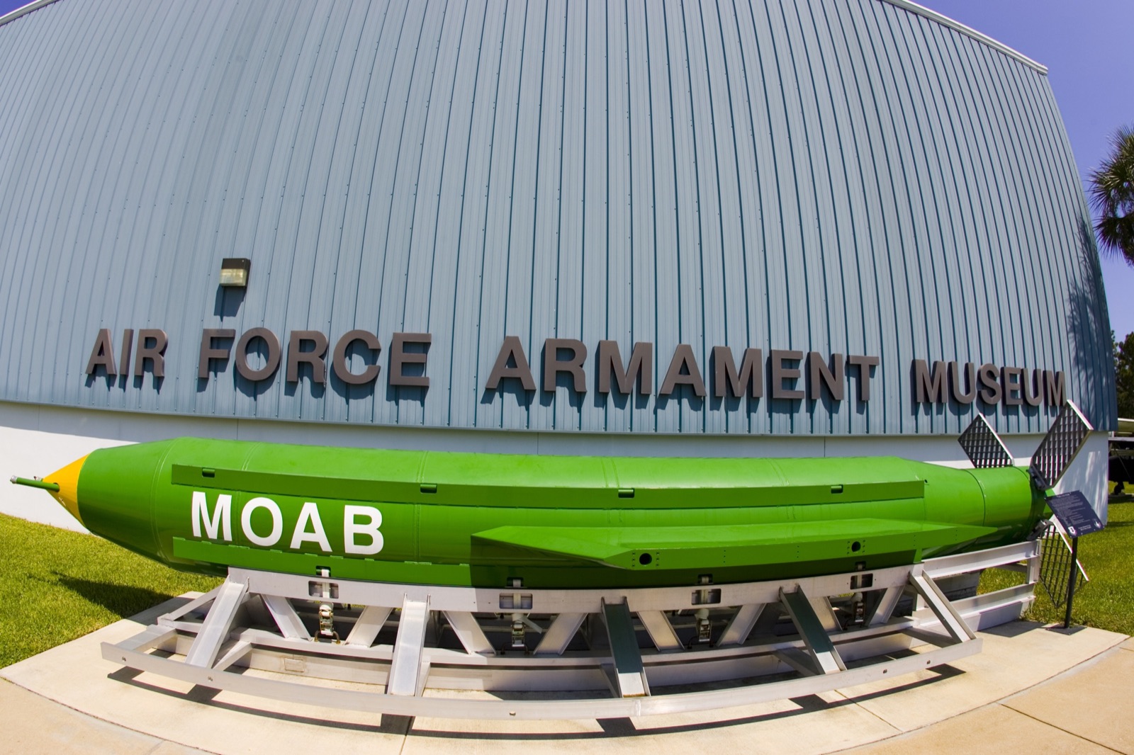 Una bomba GBU-43/B, la llamada “madre de todas las bombas”, exhibida en el Museo de Armamento de la Fuerza Aérea de Estados Unidos, en Florida (imagen de archivo).