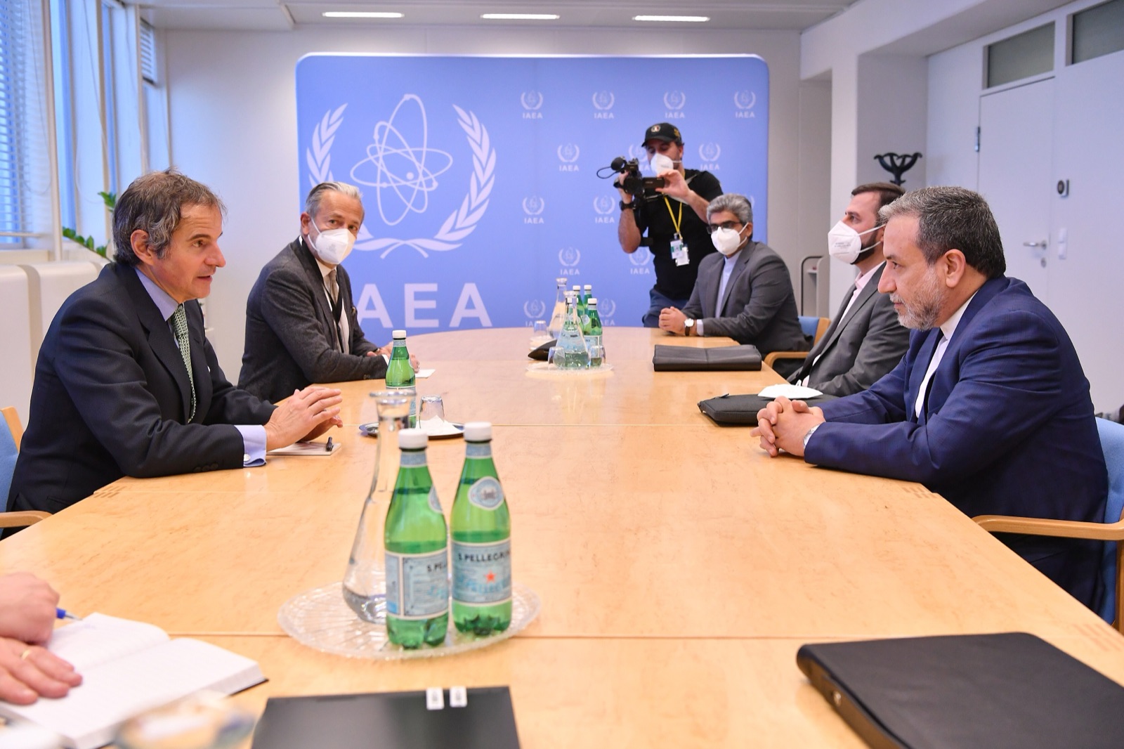 Abbas Araqchi, ministro de Exteriores de Irán, en una imagen de archivo durante una reunión en Viena.