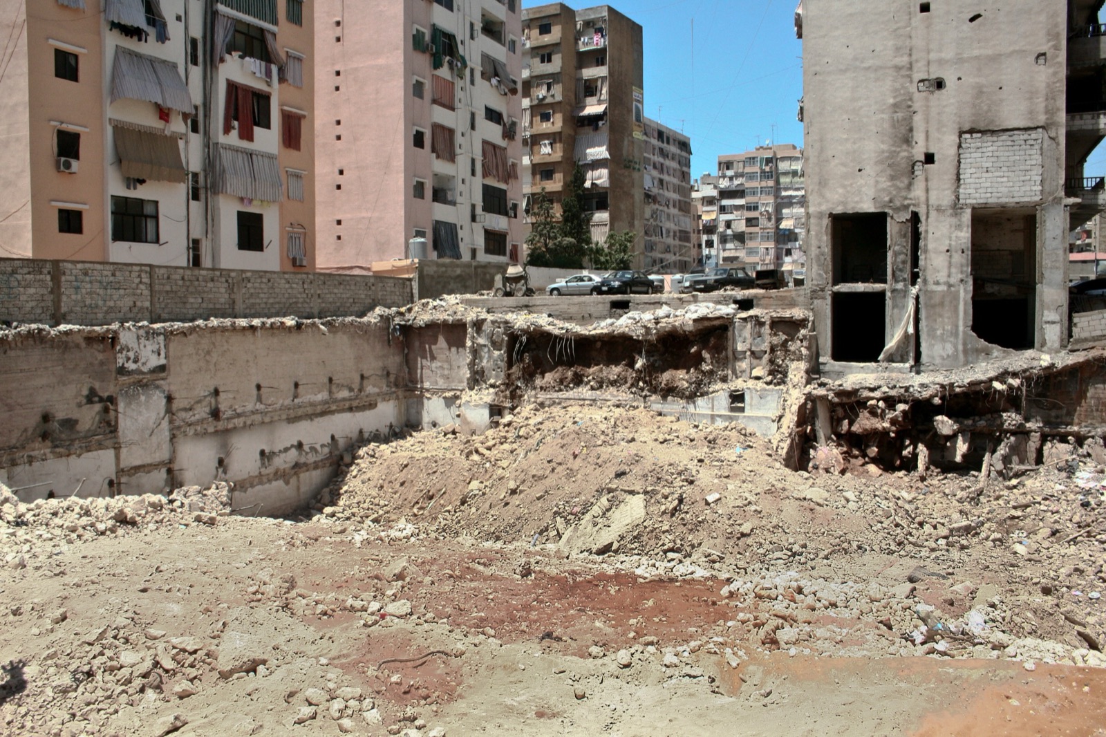 Solar con escombros en Dahieh, los suburbios del sur de Beirut, fotografiado en 2008, dos años después de la guerra de 2006 entre Israel y Hezbolá.