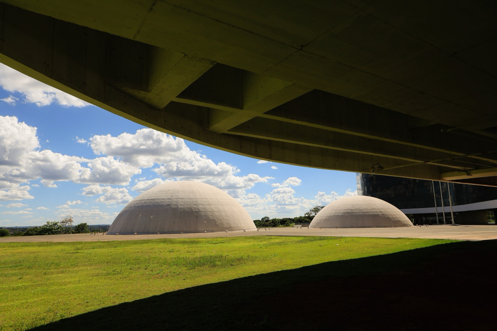 Sede del Tribunal Superior Electoral de Brasil en Brasília, un edificio diseñado por Oscar Niemeyer.