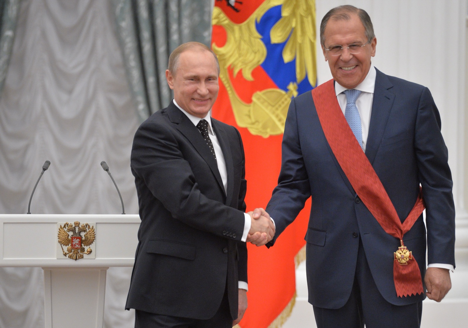 Vladimir Putin y Serguéi Lavrov en una ceremonia en el Kremlin, en mayo de 2015.
