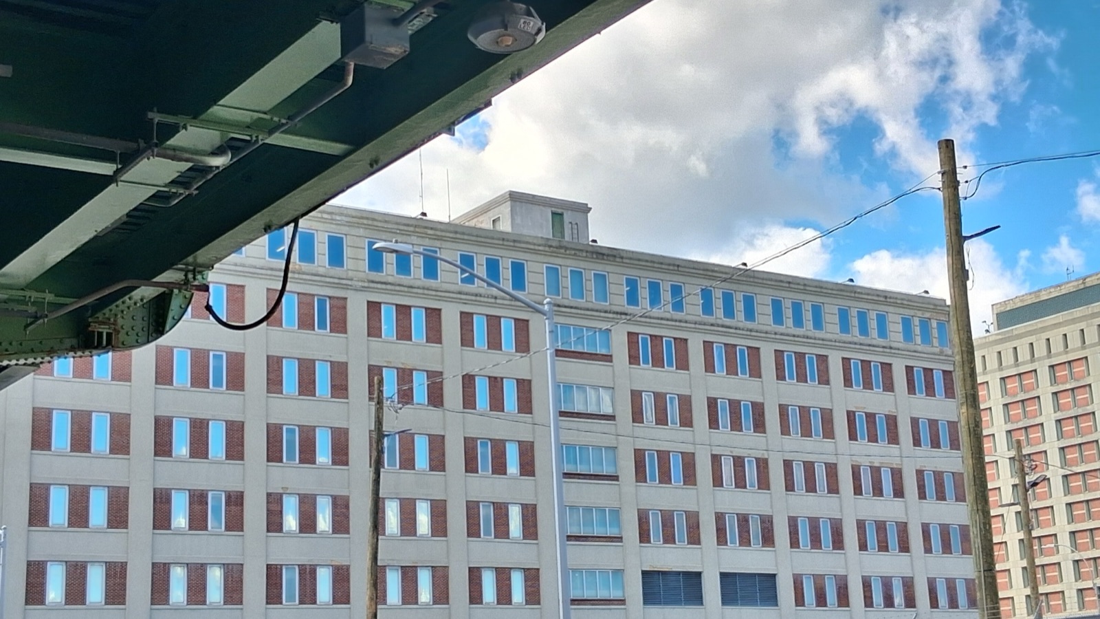 El Centro de Detención Metropolitano de Brooklyn, donde Nicolás Maduro y Cilia Flores permanecen recluidos.