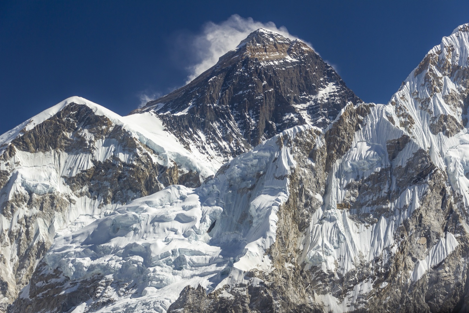 La cumbre del monte Everest vista desde el Kala Patthar, en Nepal, en 2023.
