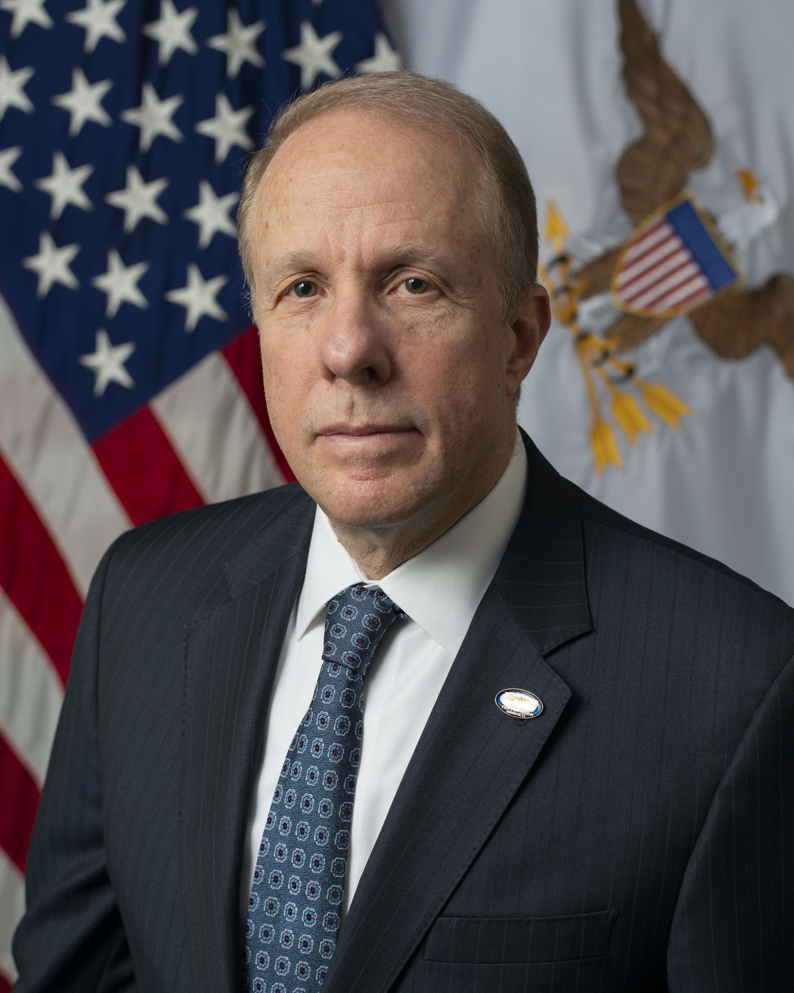 Steve Feinberg, subsecretario de Defensa de Estados Unidos, firmó el memorando que creó la oficina, según Politico (retrato oficial).