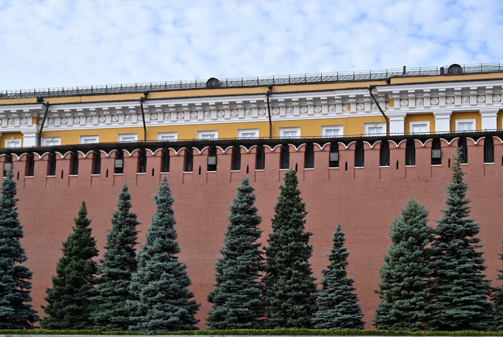 El Palacio del Senado, sede de la presidencia rusa, detrás de la muralla del Kremlin en Moscú.