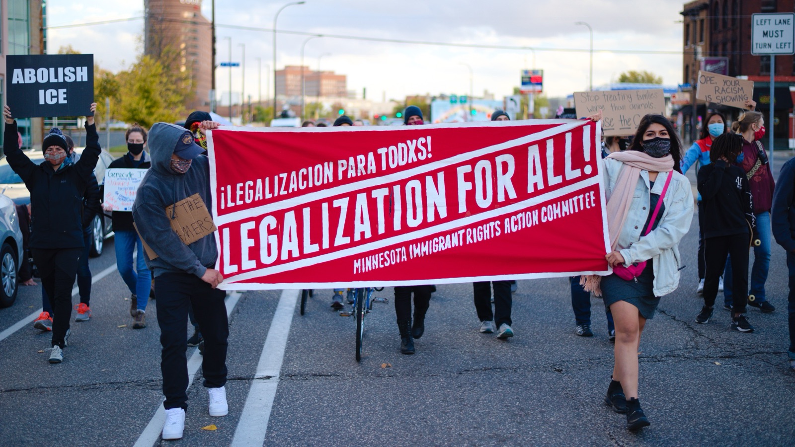 Marcha en Minneapolis, en octubre de 2020, para pedir la legalización de los beneficiarios del TPS, DACA y DED.