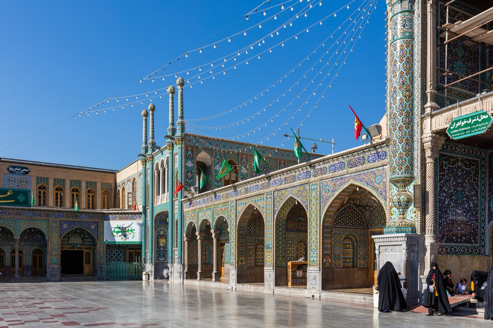 El santuario de Fátima Masumeh en Qom, la ciudad iraní donde están los principales seminarios en los que se forman los ayatolás.