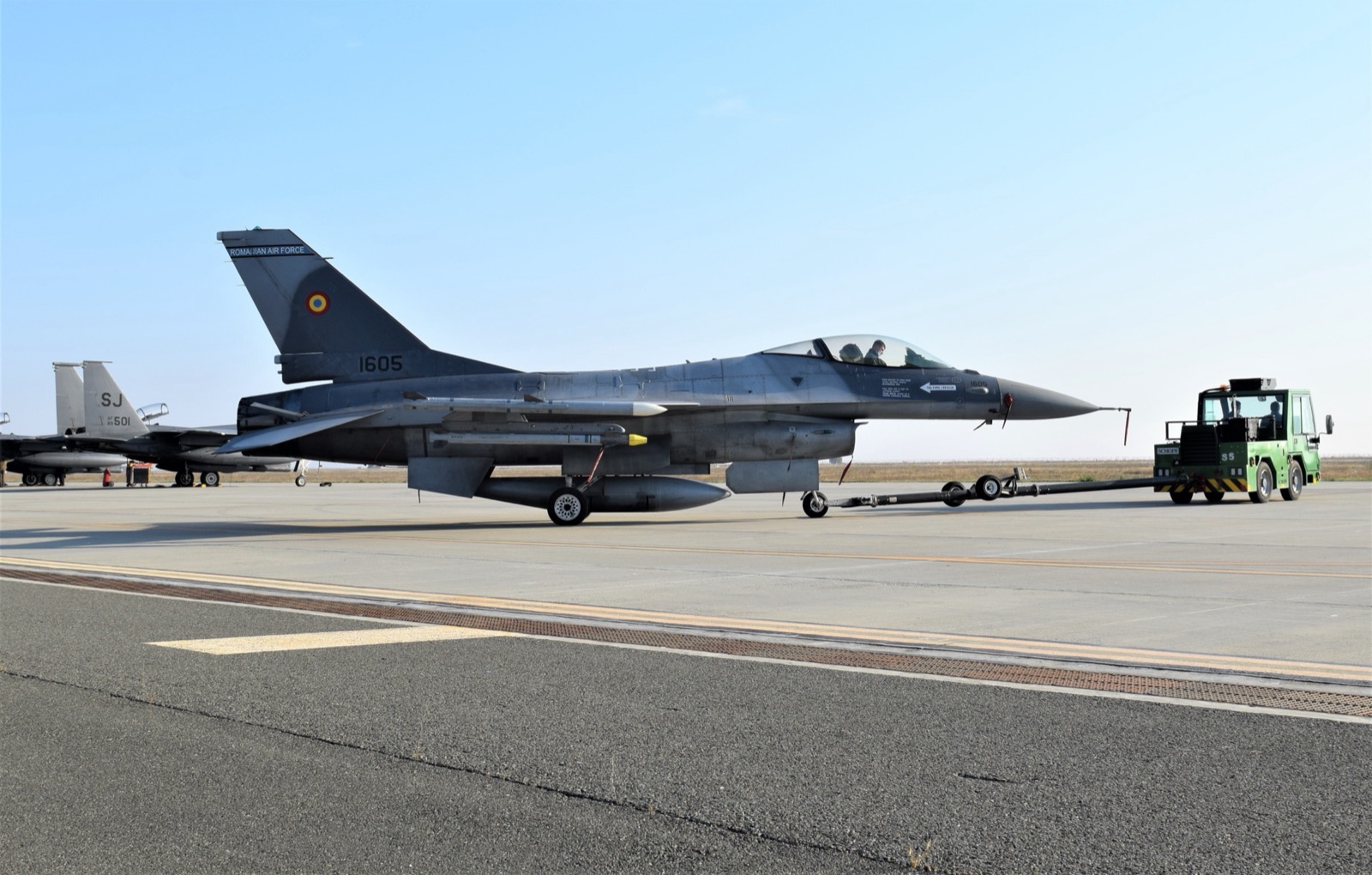 Un F-16 de la Fuerza Aérea de Rumania en la base aérea 86 de Borcea, de donde despegaron los cazas que derribaron los drones. Imagen de archivo (2021).