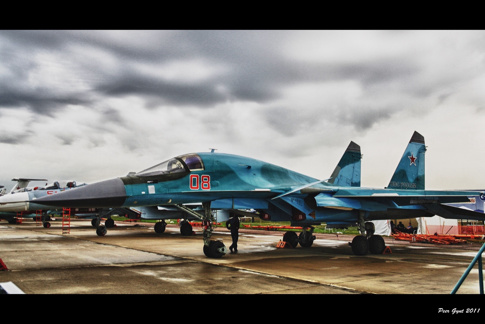 Un cazabombardero ruso Su-34, el avión que más bombas planeadoras lanza sobre Ucrania, en una exhibición aérea en Rusia.