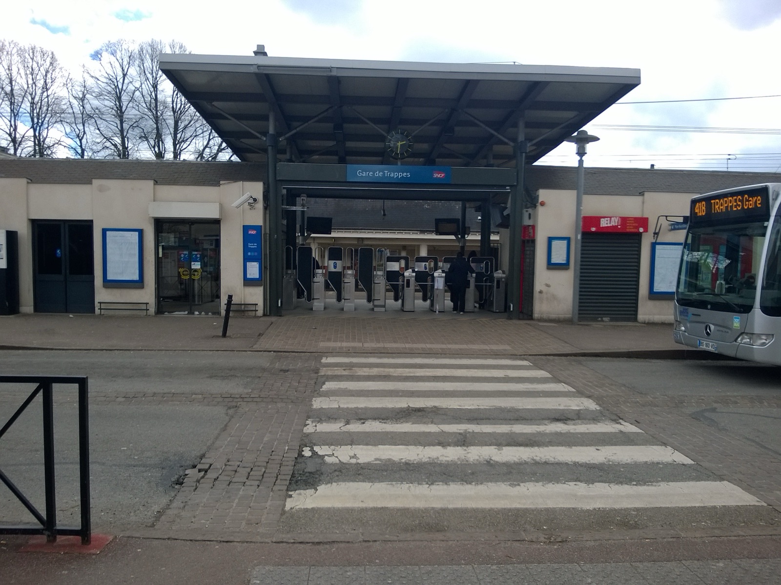 Estación de tren de Trappes, en el departamento de Yvelines, al suroeste de París.