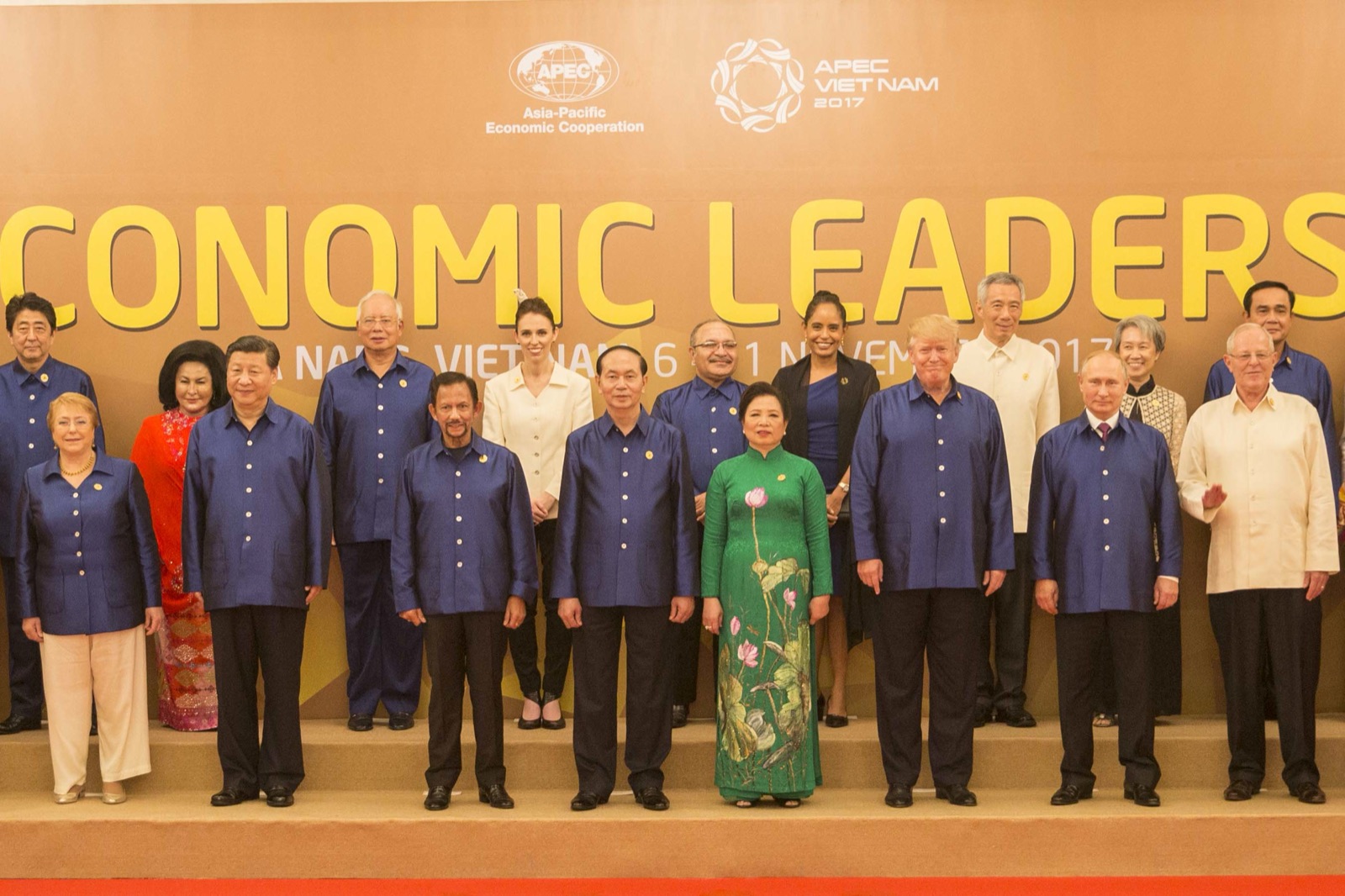 Xi Jinping, Donald Trump y Vladimir Putin en la foto oficial de la cumbre APEC de Vietnam, en noviembre de 2017.