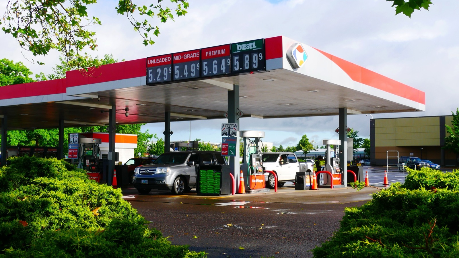 Precios de la gasolina en una estación de servicio de Eugene, Oregón, Estados Unidos (imagen de archivo de 2022).