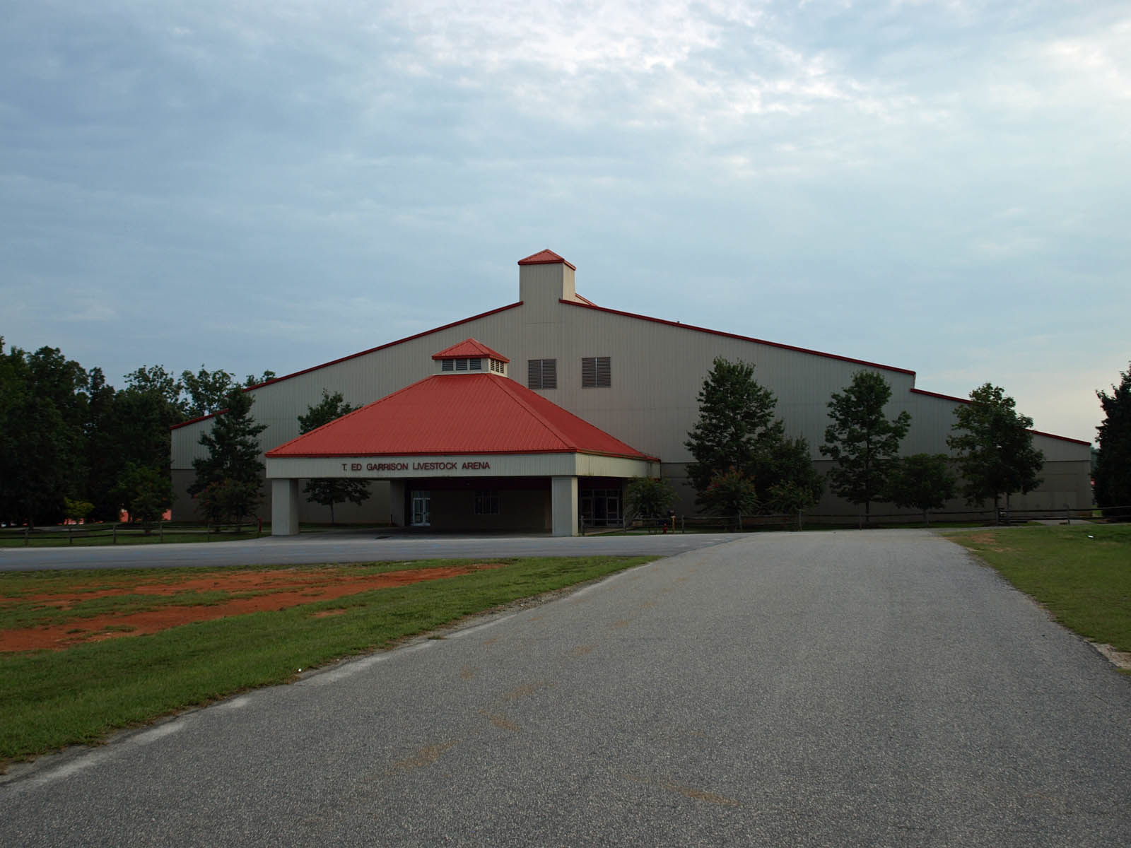 El T. Ed Garrison Arena de la Universidad de Clemson, en Carolina del Sur, donde Trump celebró su mitin.