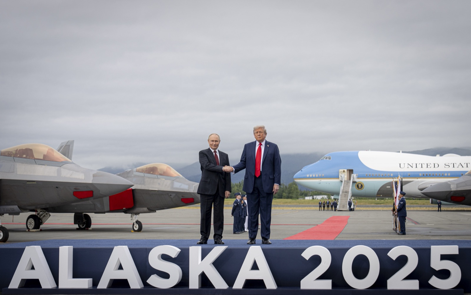 Vladímir Putin y Donald Trump en la cumbre de Anchorage, Alaska, en agosto de 2025.