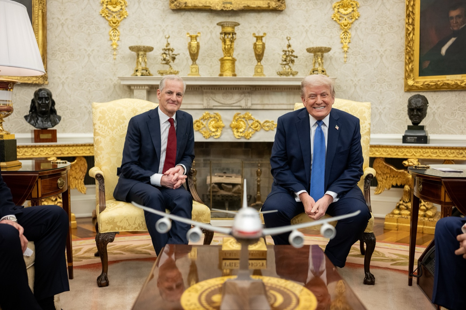 Donald Trump y el primer ministro de Noruega, Jonas Gahr Støre, en la Oficina Oval en abril de 2025.
