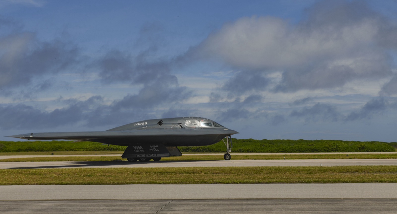 Un bombardero furtivo B-2 Spirit de la Fuerza Aérea de Estados Unidos en la base de Diego García, en una imagen de archivo de 2020.