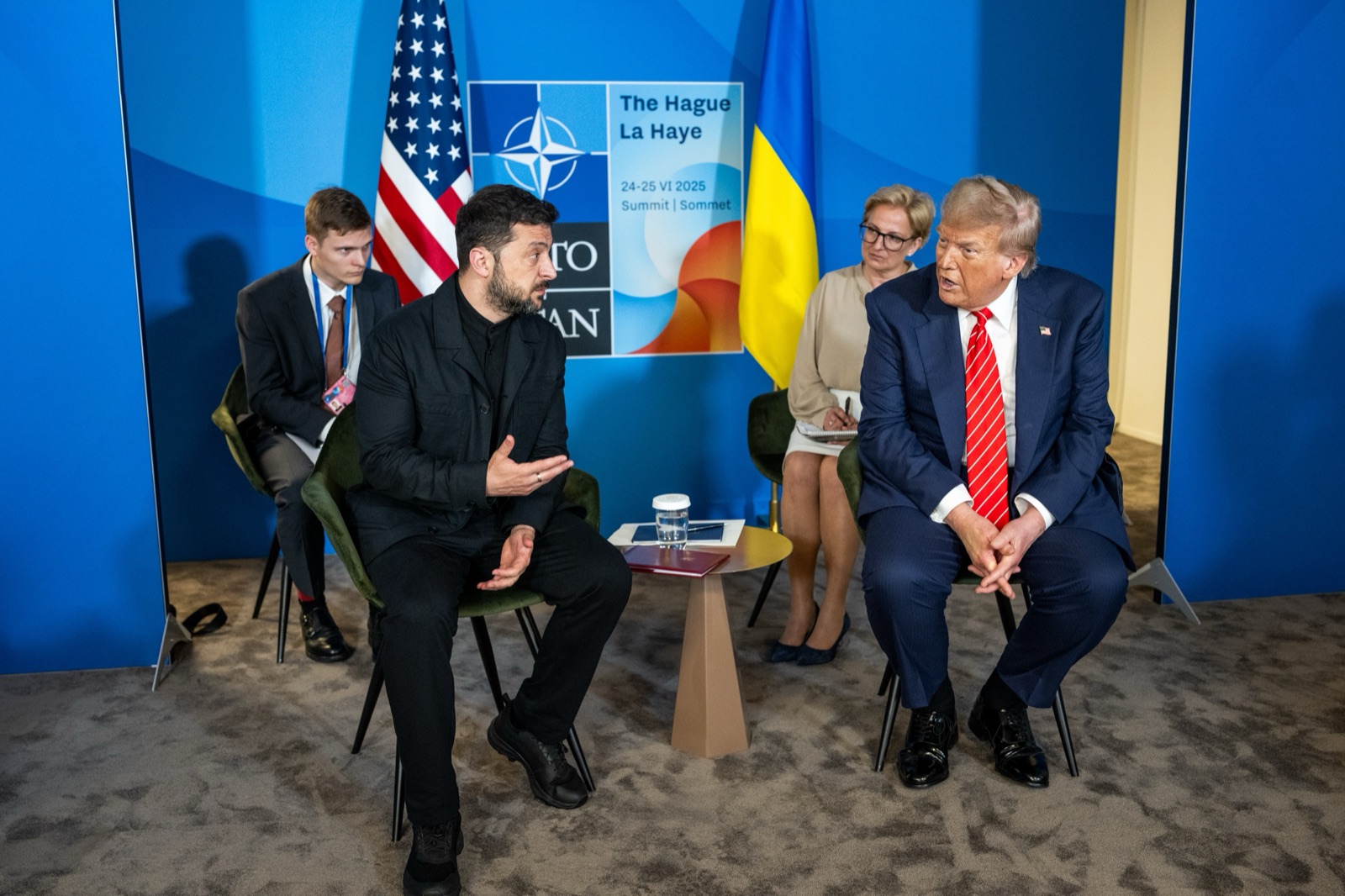 Donald Trump y Volodímir Zelenski en una reunión bilateral durante la cumbre de la OTAN en La Haya, en junio de 2025.