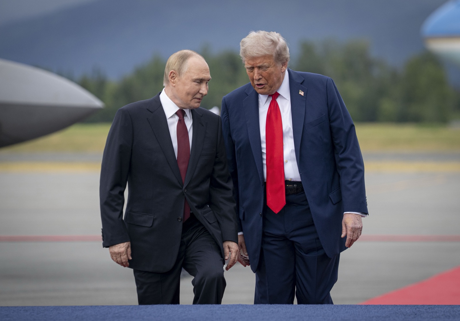 Donald Trump recibe a Vladímir Putin en Anchorage, Alaska, durante su cumbre del 15 de agosto de 2025 (foto de archivo).
