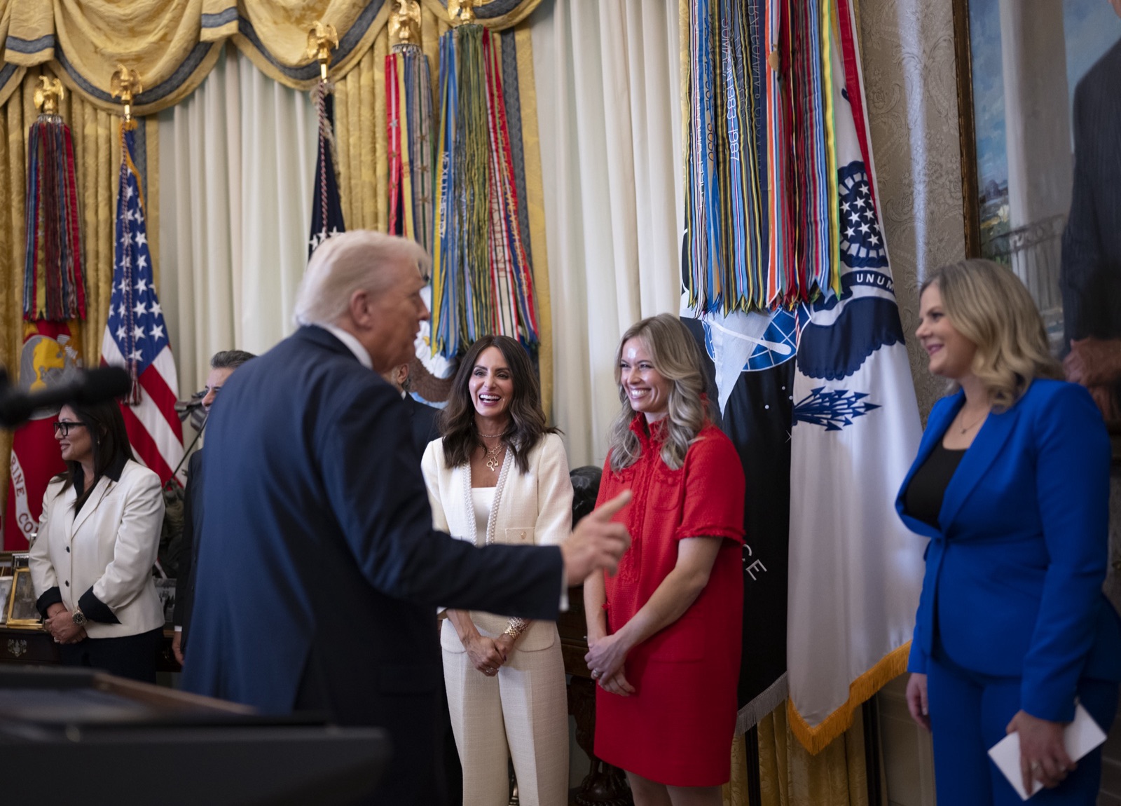 Donald Trump habla en el Despacho Oval de la Casa Blanca, en octubre de 2025.