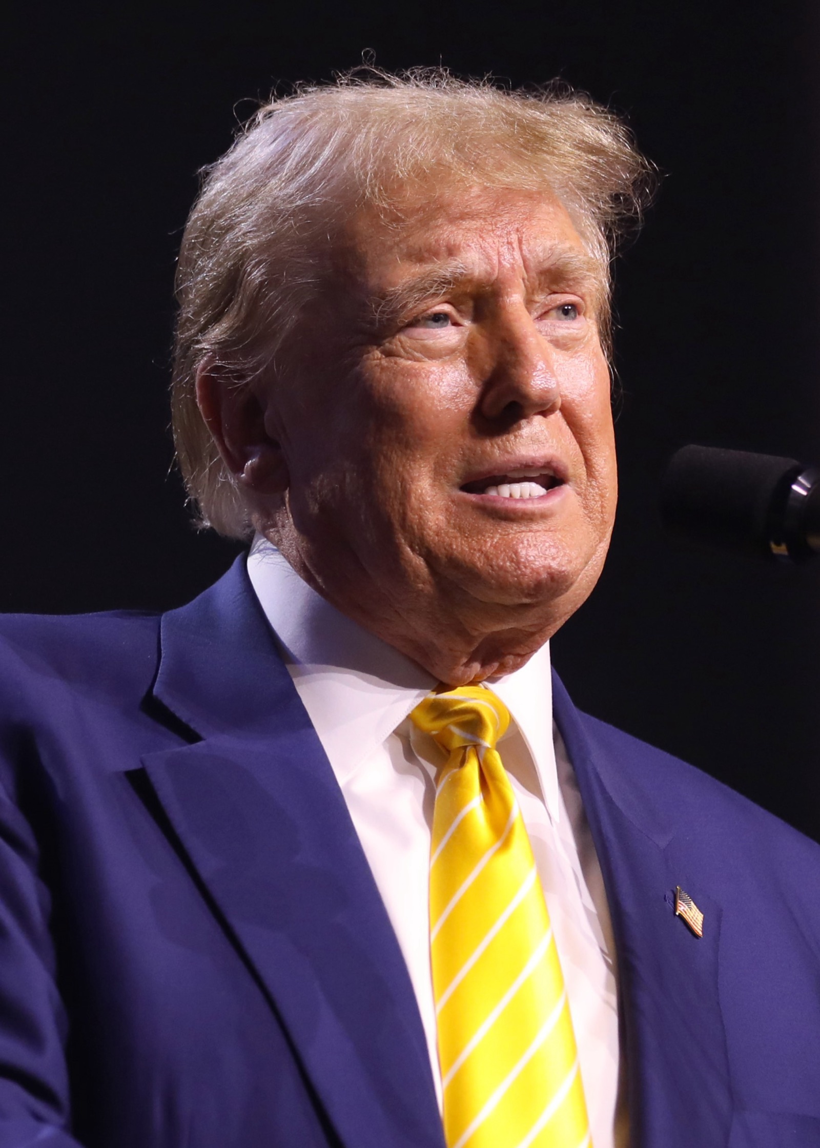 Donald Trump durante un mitin de campaña en Phoenix, Arizona.