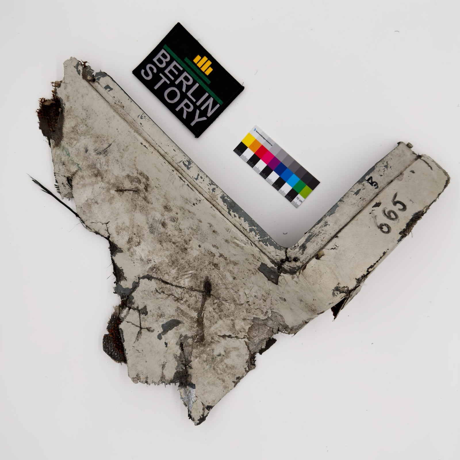Fragmento de un dron Shahed 136 derribado, fabricado en Rusia, en una exhibición en Berlín.