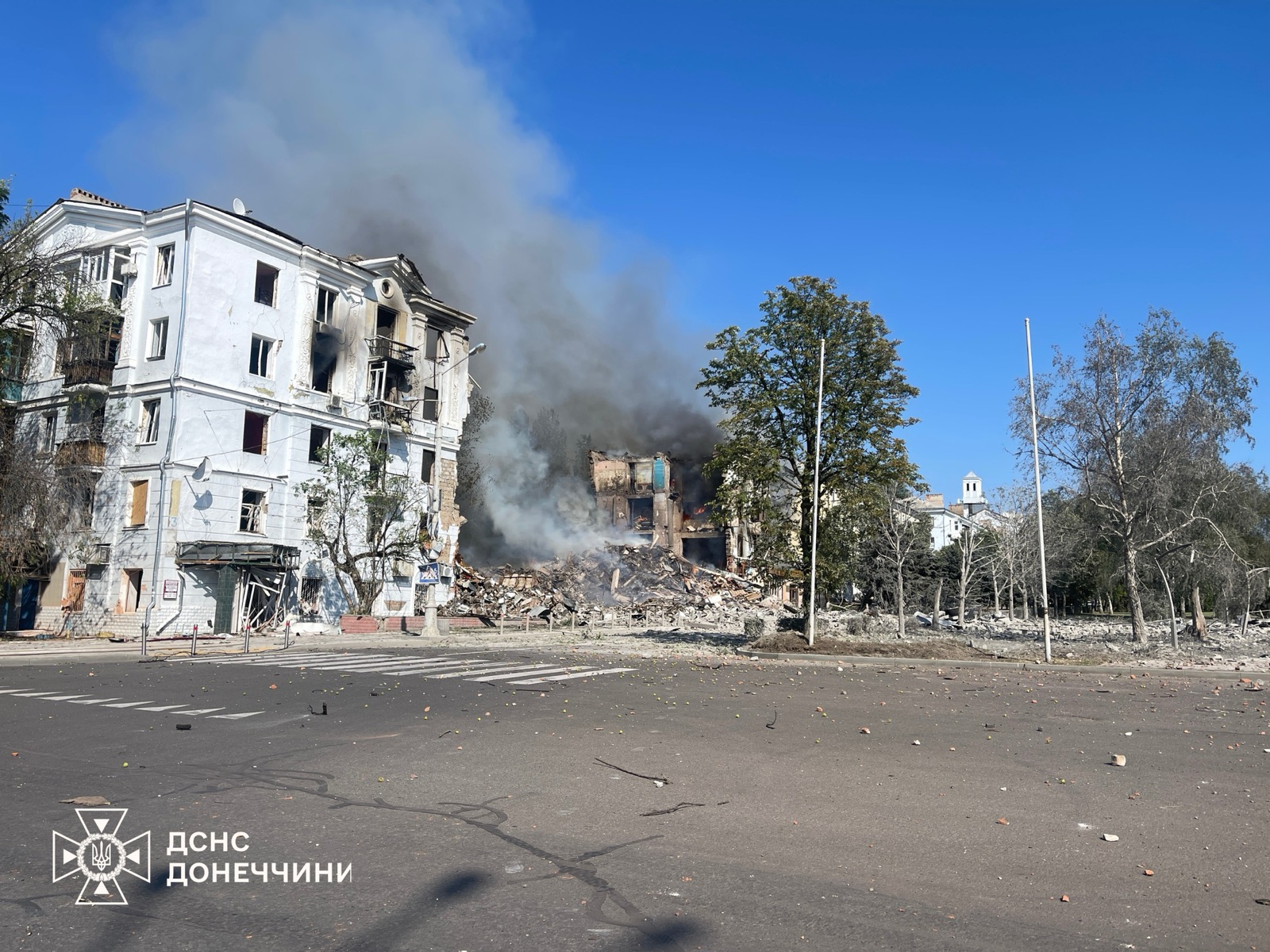 Edificio de viviendas en Kramatorsk tras un ataque ruso en julio de 2025.