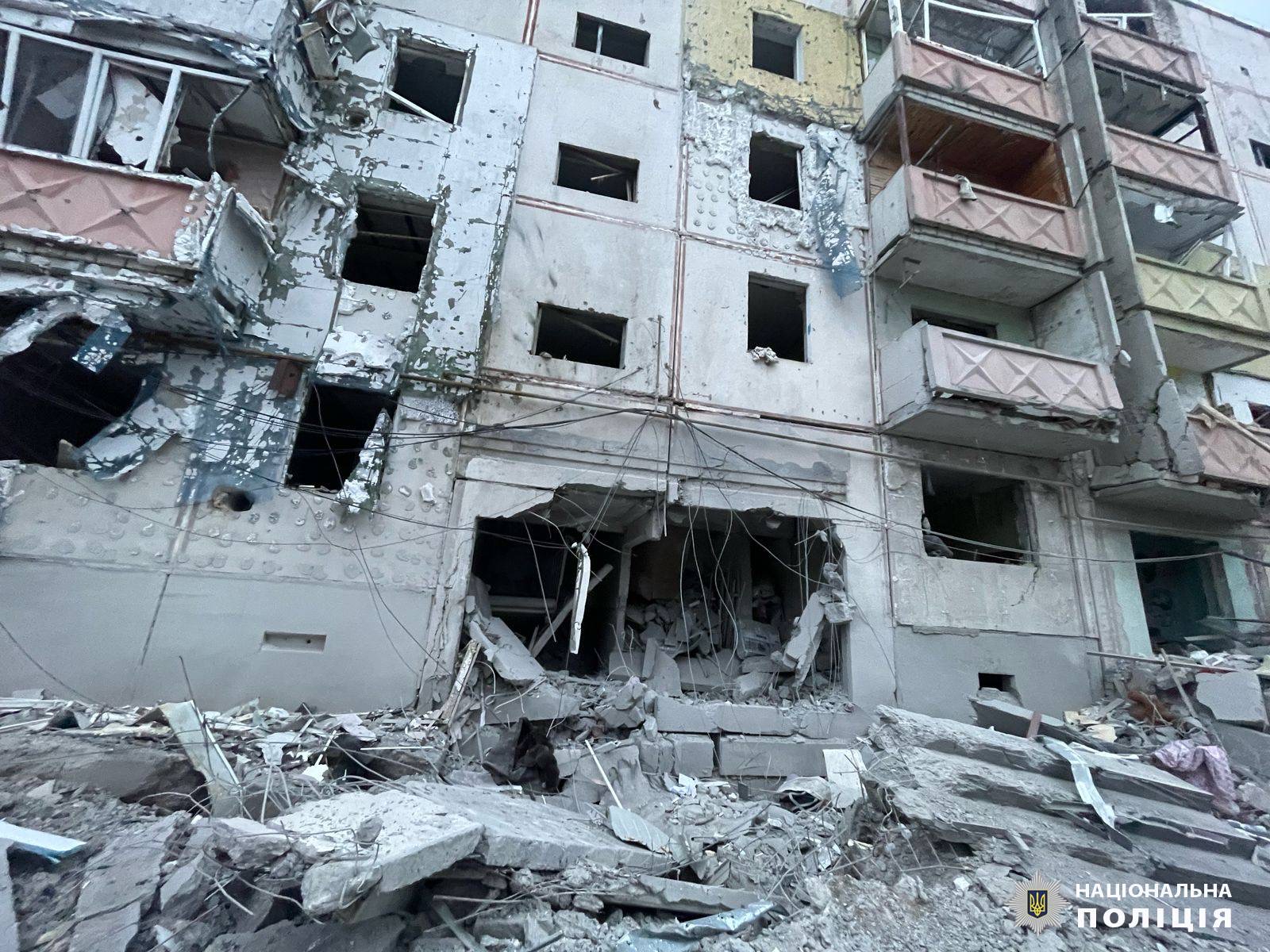 Un edificio de viviendas dañado en el centro de Kupiansk tras un bombardeo ruso en marzo de 2025 (foto de archivo).